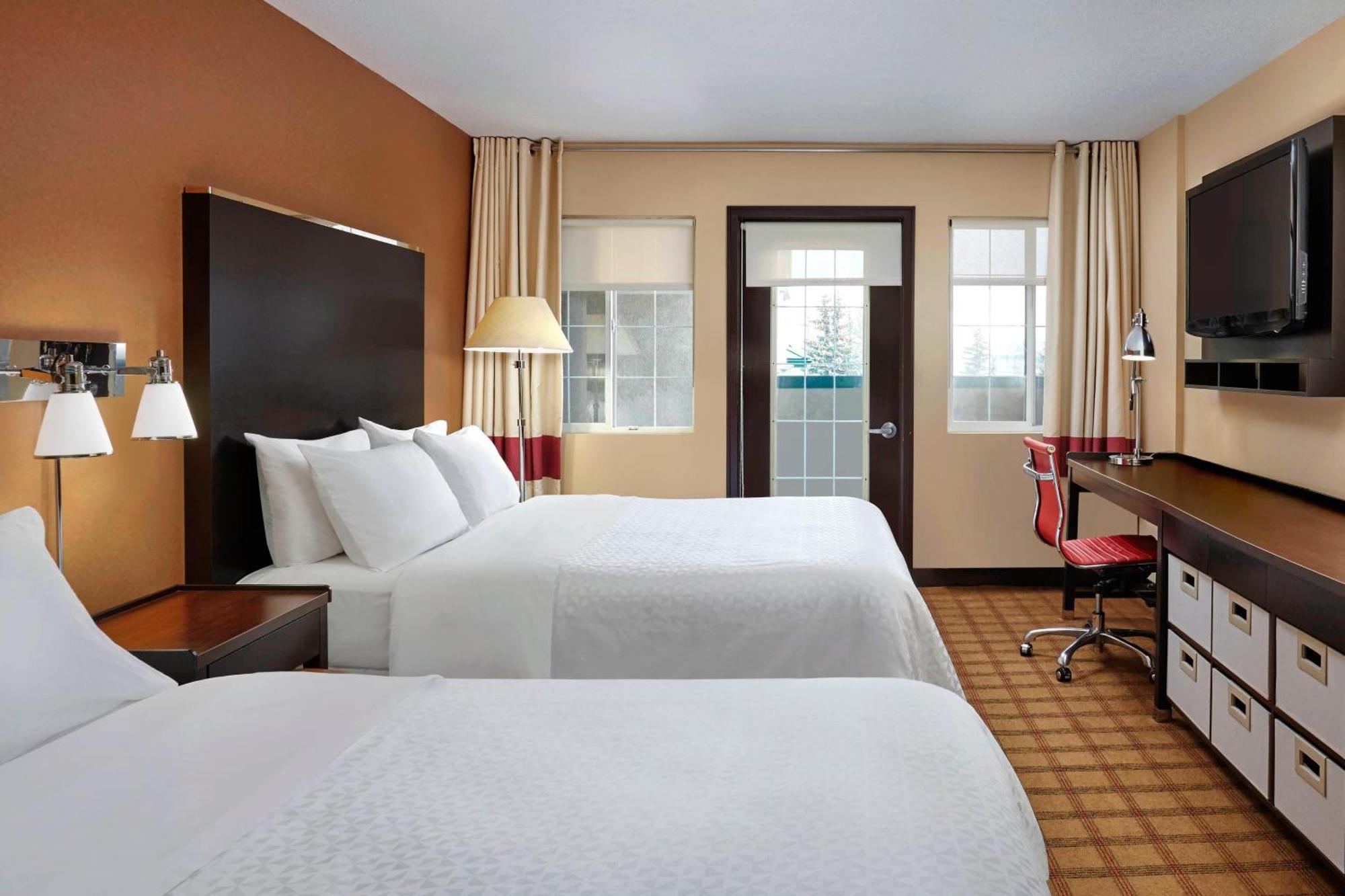 Four Points By Sheraton Hotel & Suites Calgary West Exterior foto