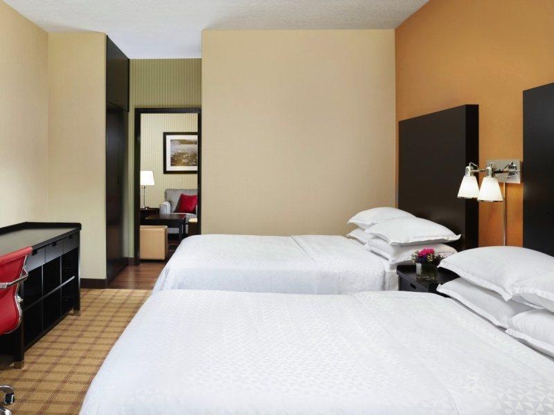 Four Points By Sheraton Hotel & Suites Calgary West Exterior foto